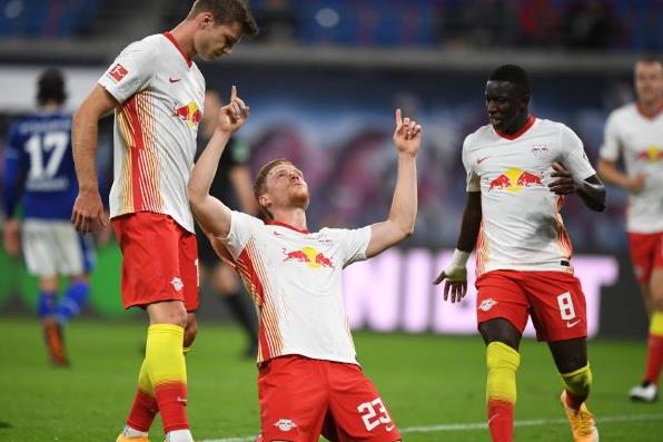  西汉姆联爆冷门击败传统强队展现黑马本色实力